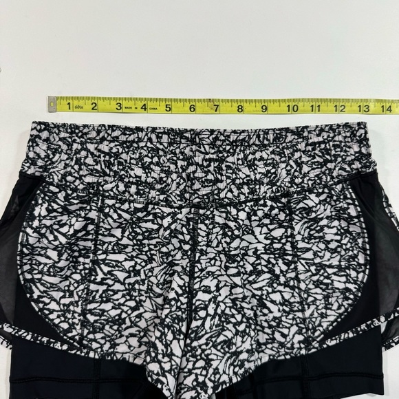 Lululemon Work Out To Water Shorts Ice Breaker White Black - Picture 6 of 6